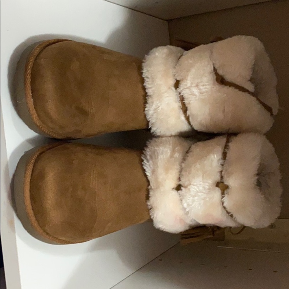 Shoes - Picture 2 of 2